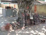 Idols near Jainath temple